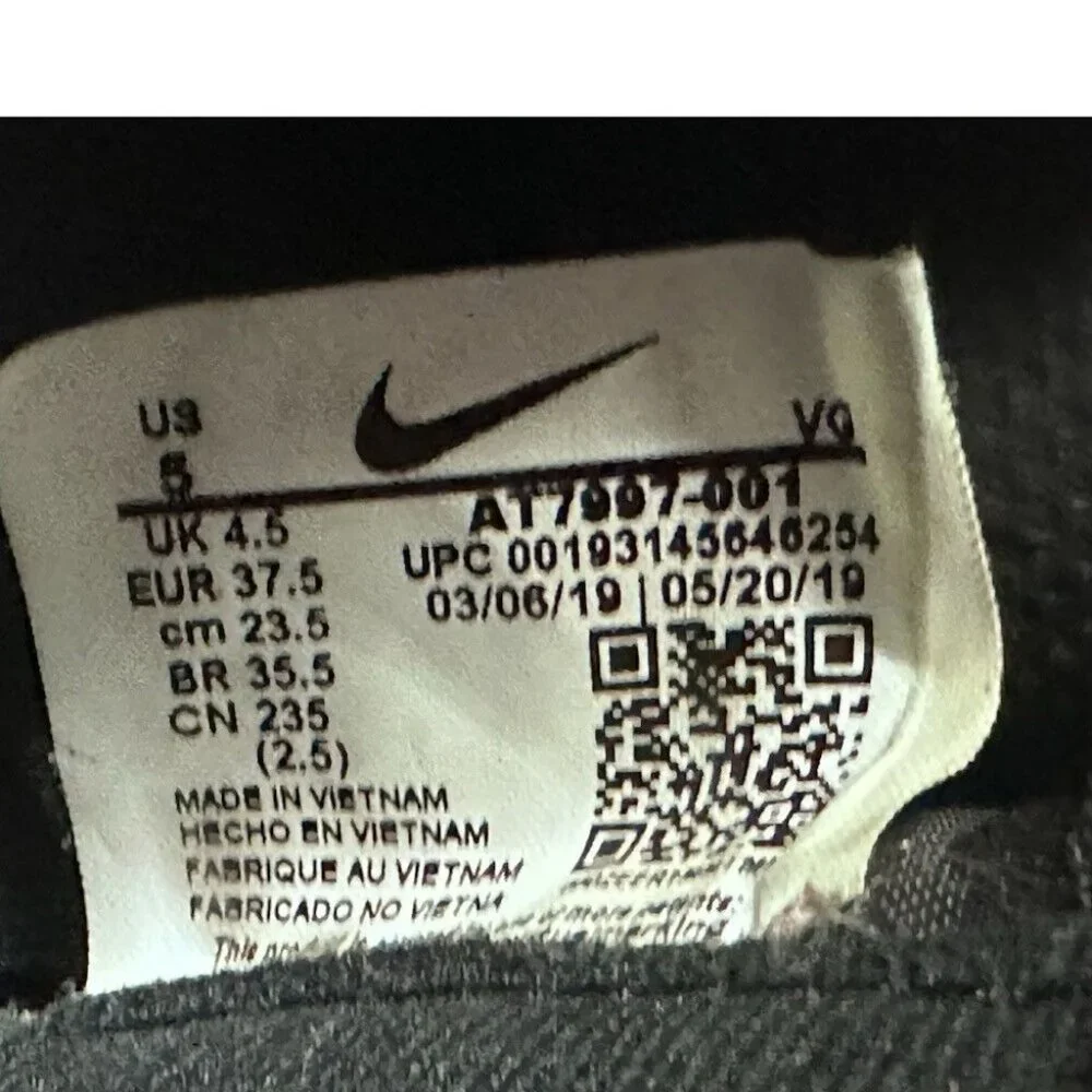 Nike Vapor-13 Club Indoor Soccer Turf Shoes Sneakers SIZE 5 AT7997-001